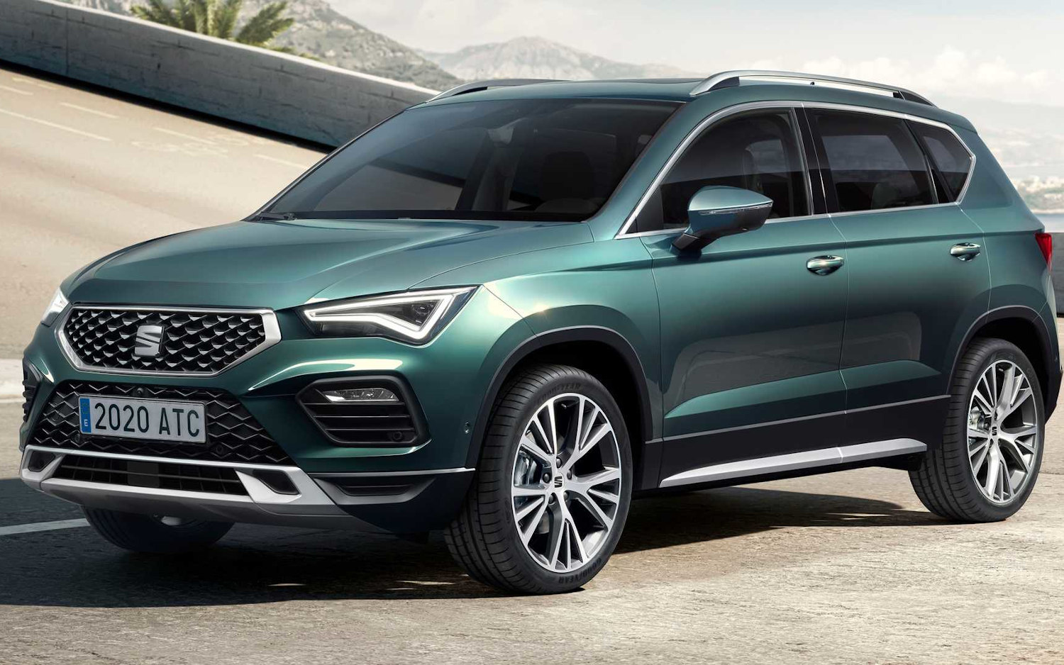 Comparison SEAT Ateca Xperience 2021 vs Honda CRV Touring Hybrid